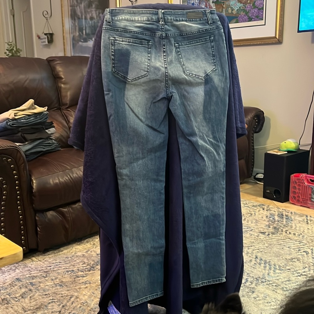Kenneth Cole blue jeans distressed in great condition size 4